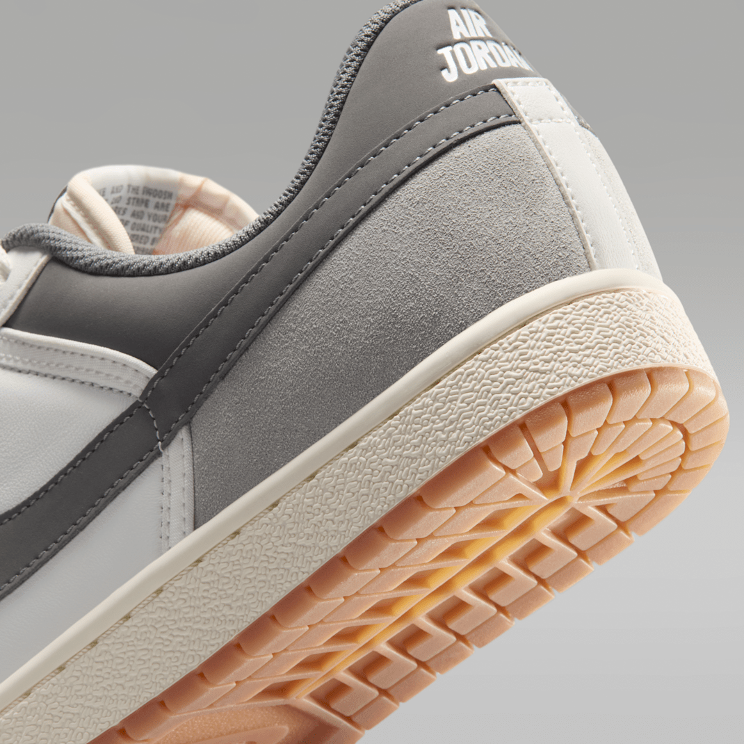 Summit White/Light Smoke Grey/Sail/Smoke Grey