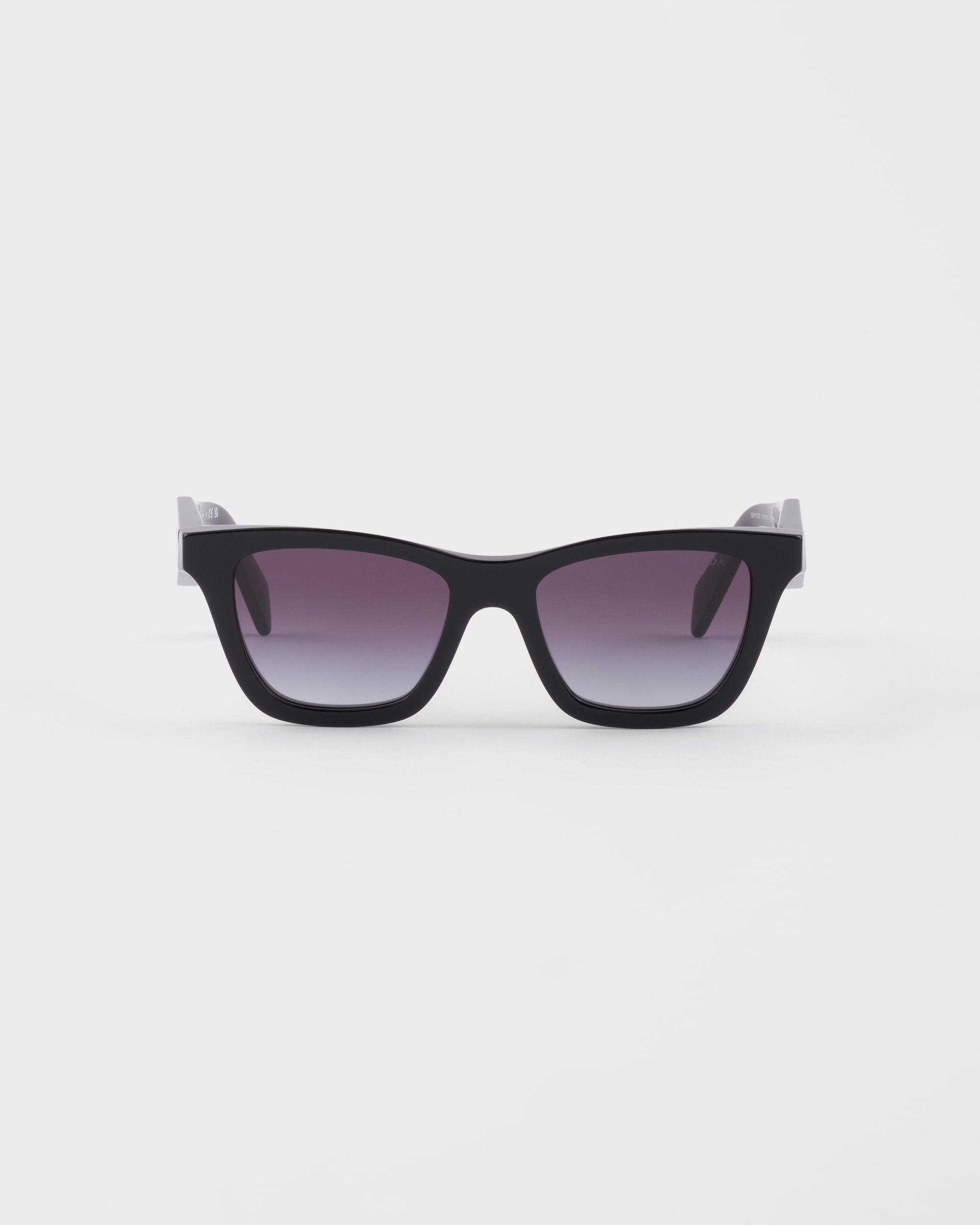 Lentes con sombreado gris humo