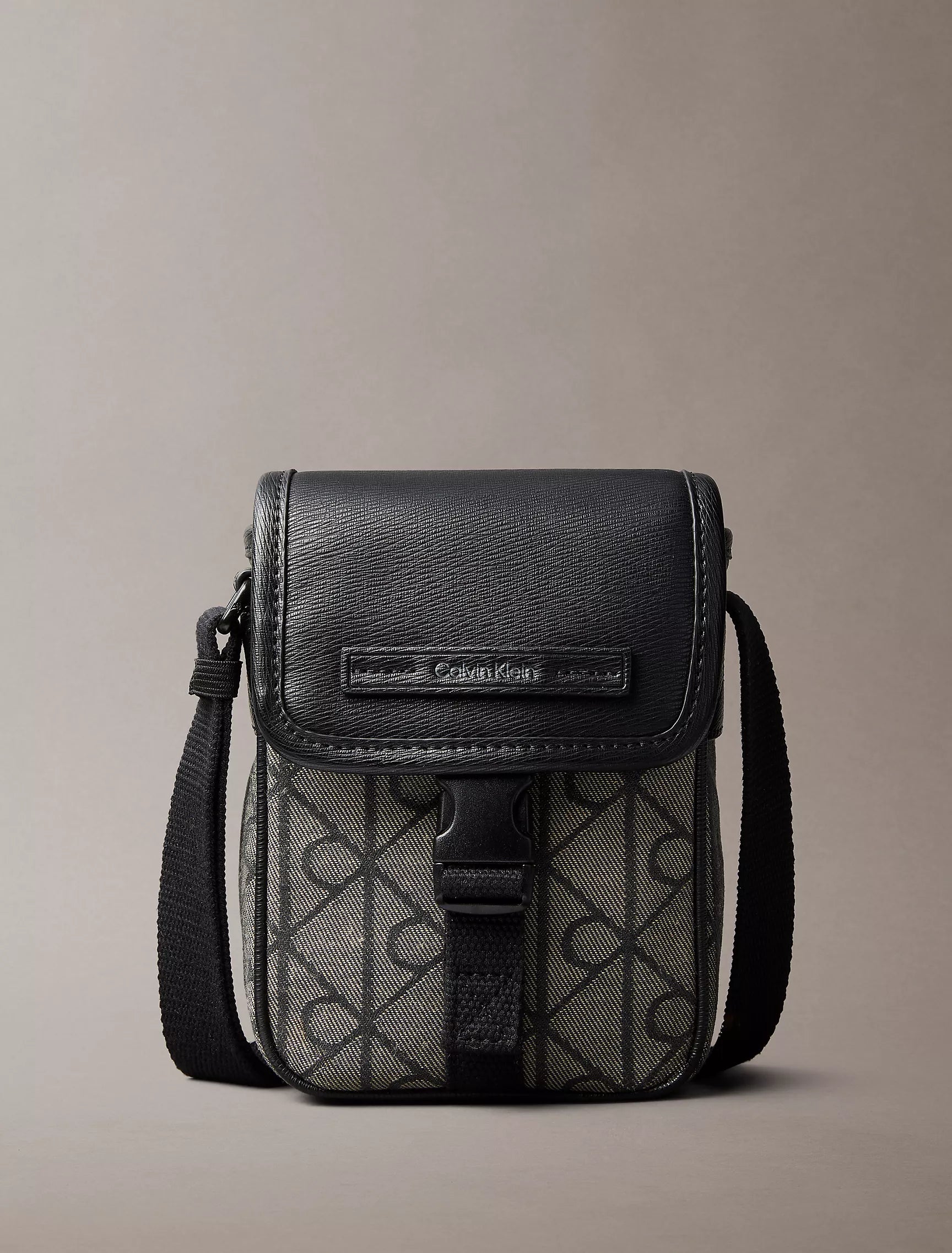 Lotus Beige / Black Aop