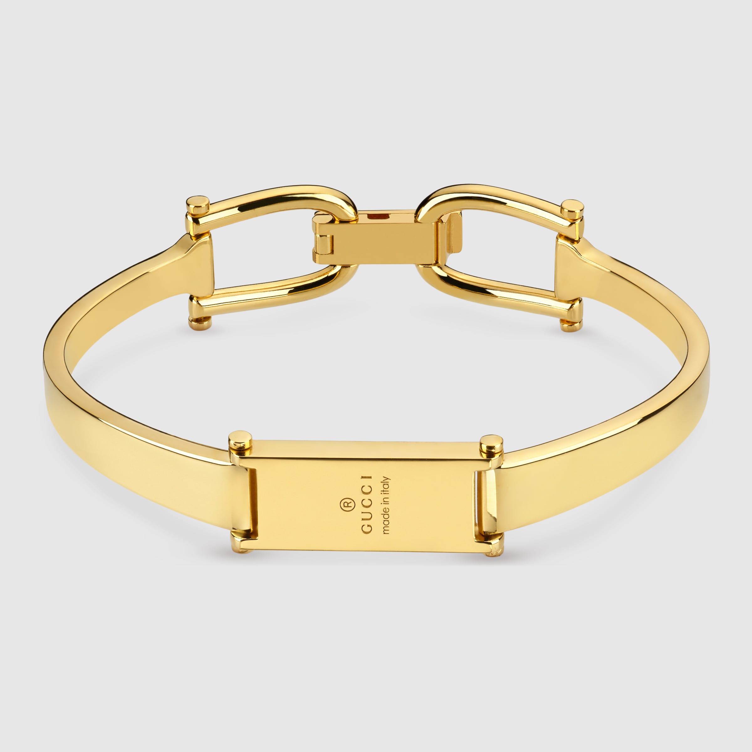 latón en tono dorado