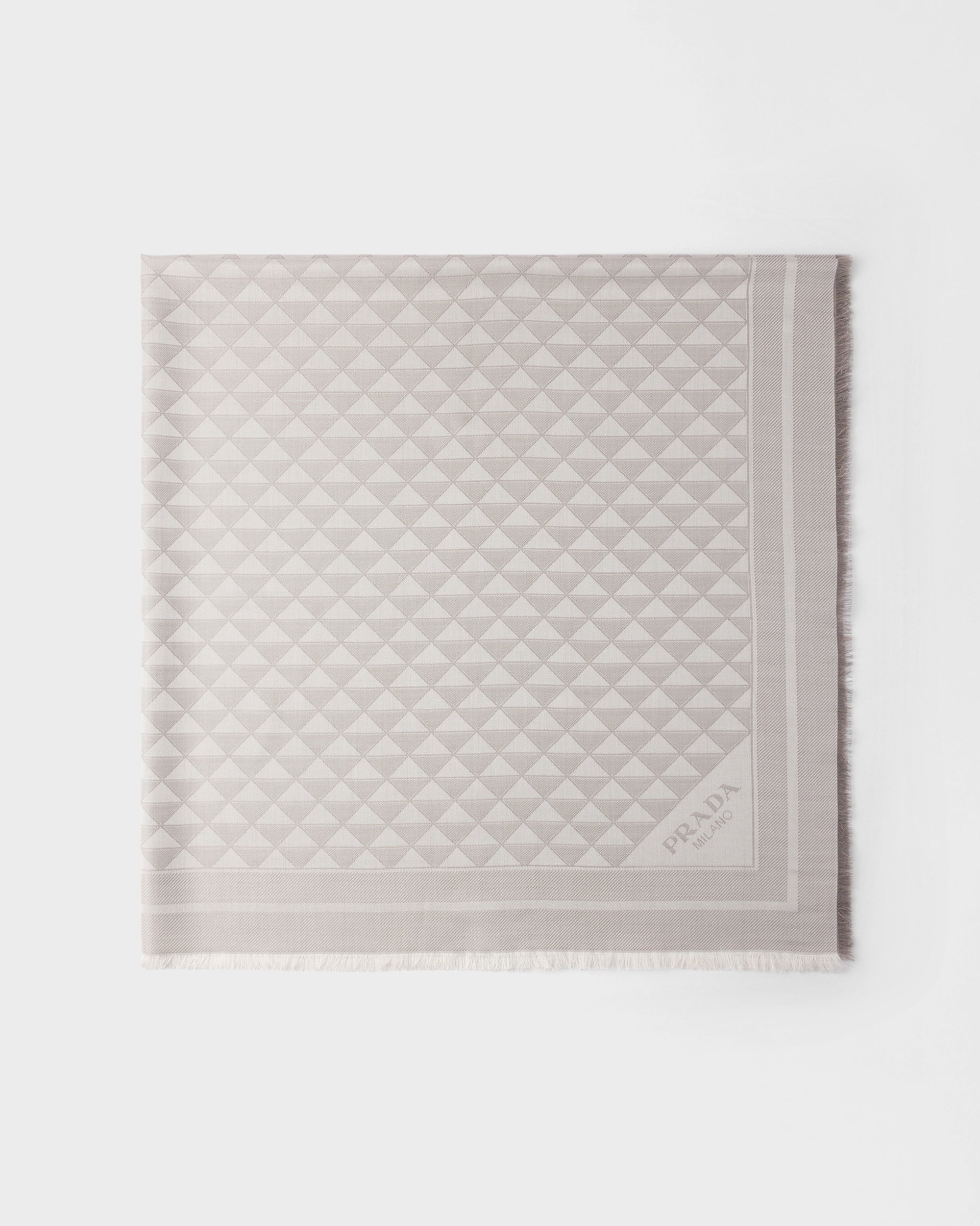 Arcilla/Gris Oscuro