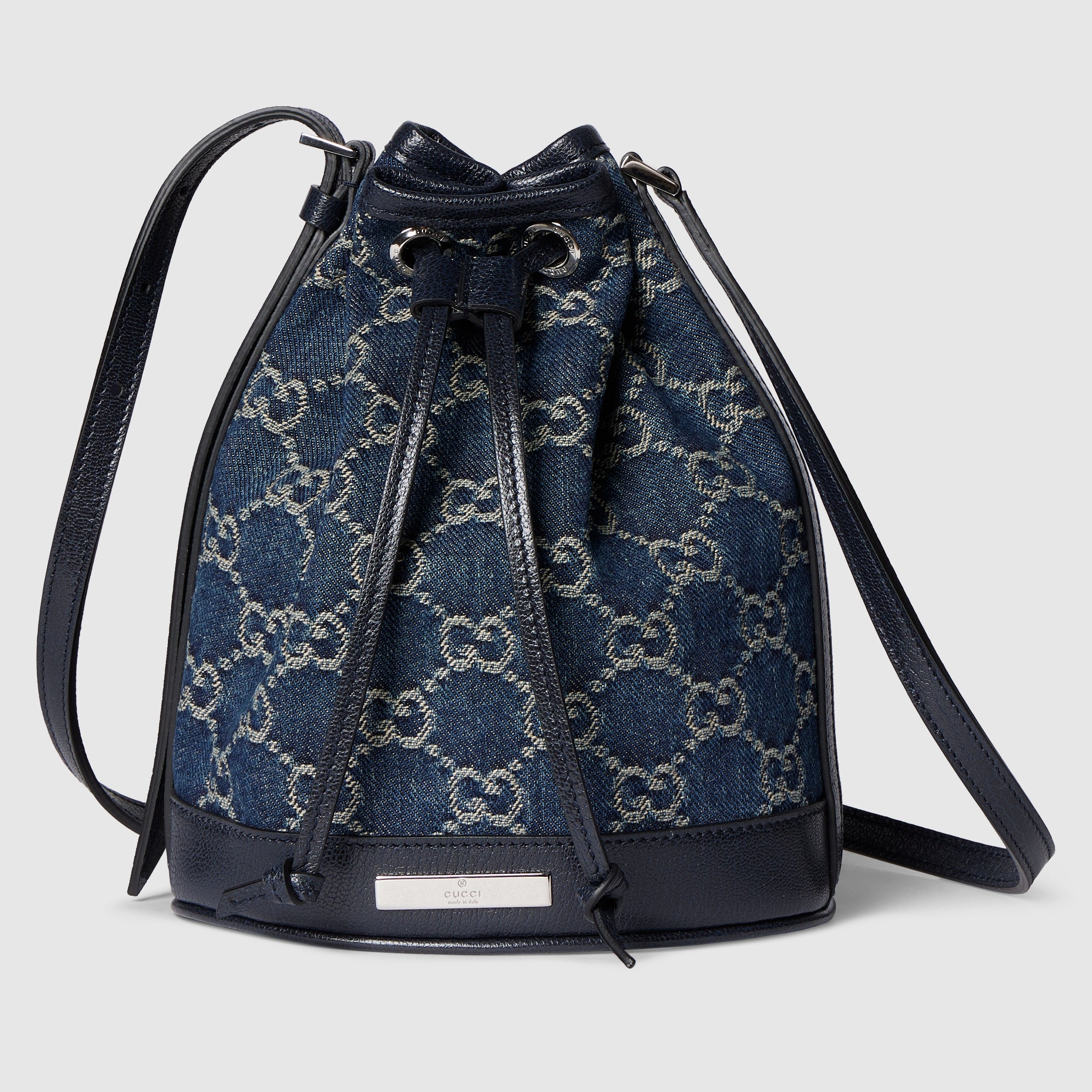 denim azul oscuro con GG