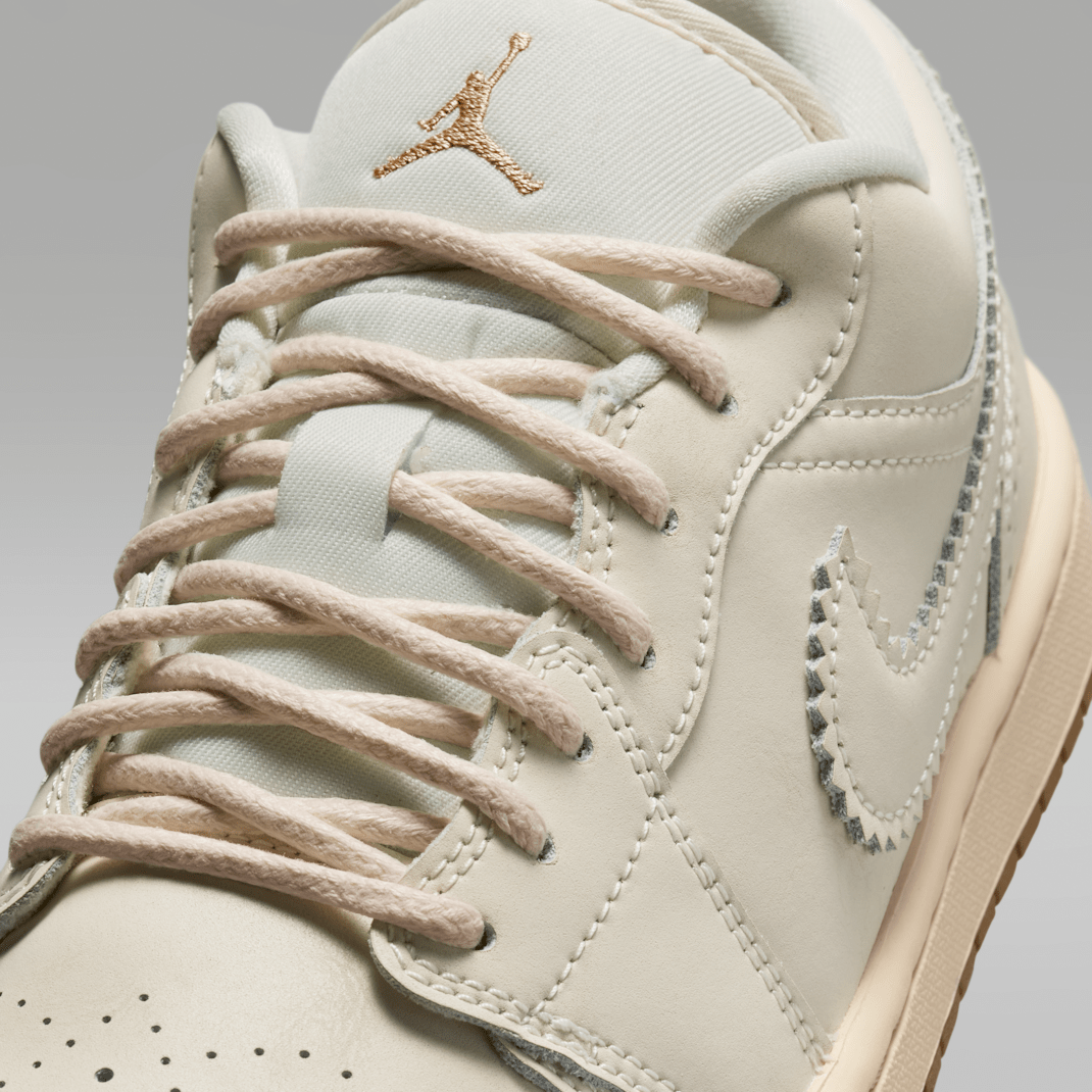 Chalk/Metallic Gold/Pearl White/Chalk