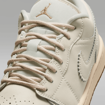 Chalk/Metallic Gold/Pearl White/Chalk