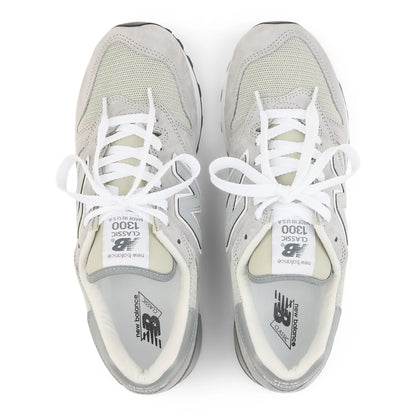 Kool Gray With Harbor Grey And White