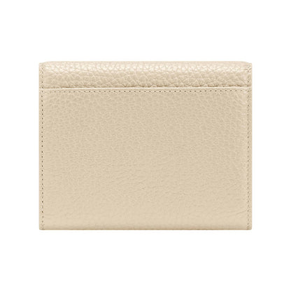Macadamia white