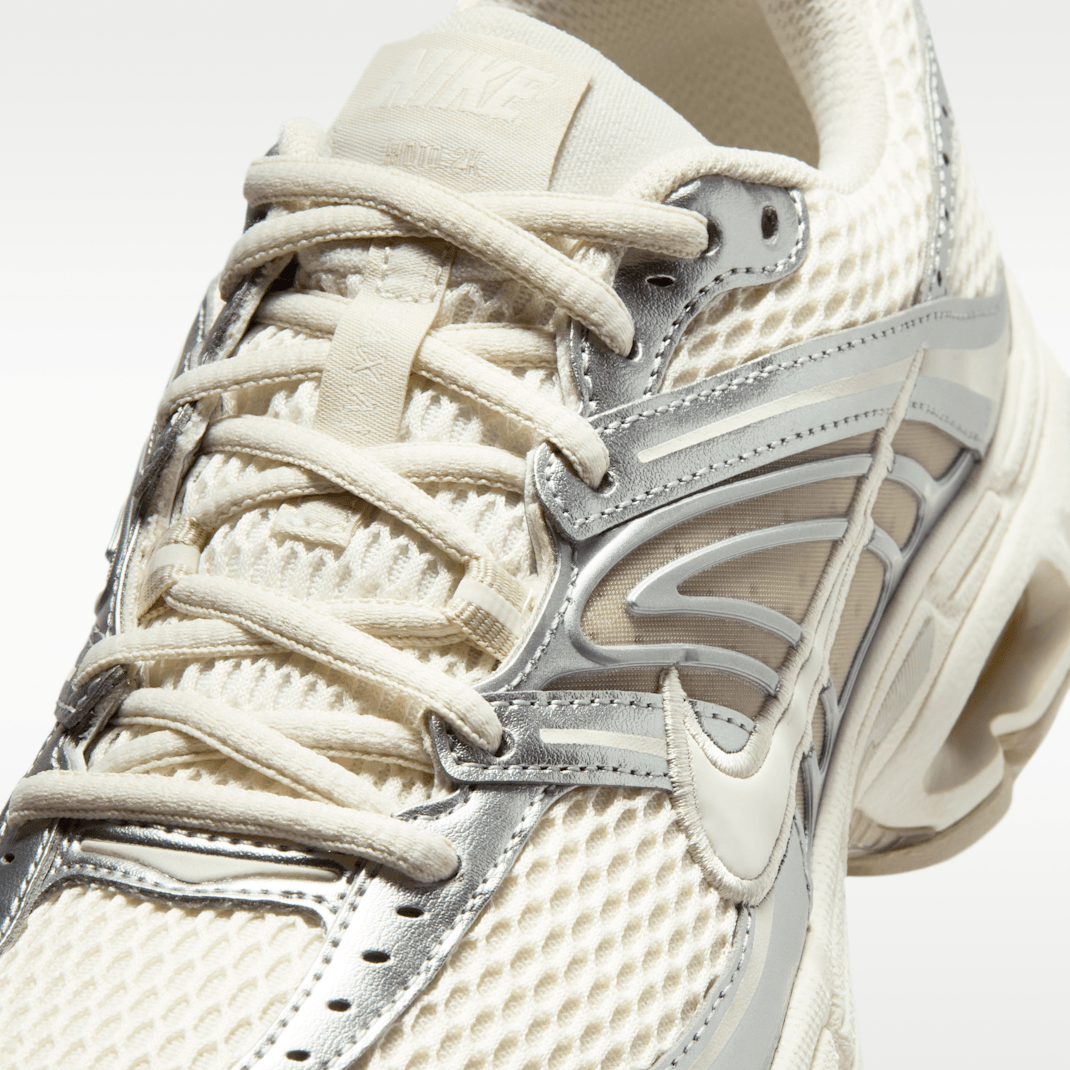 Pale Ivory/Metallic Silver/Light Orewood Brown/Sail