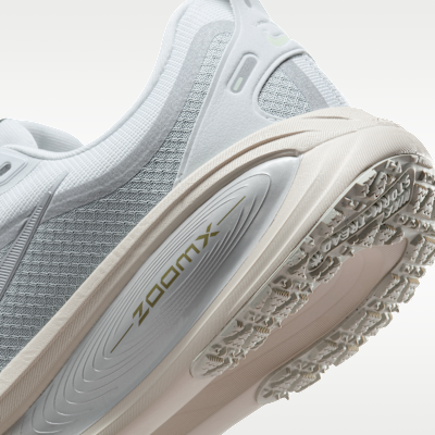 Pure Platinum/Light Pumice/Barely Green/Metallic Silver