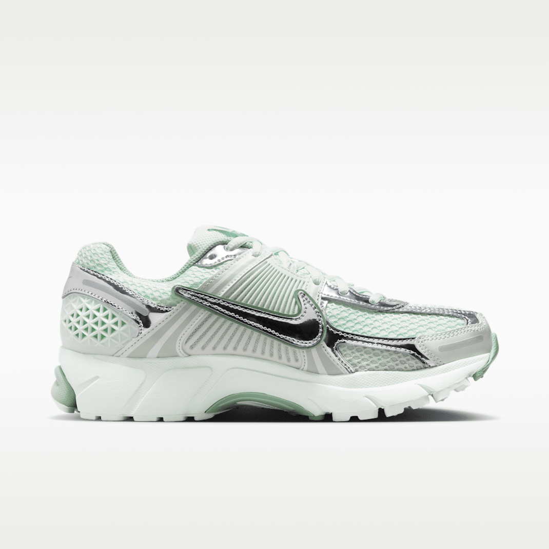 Barely Green/Steam/Spruce Aura/Metallic Silver