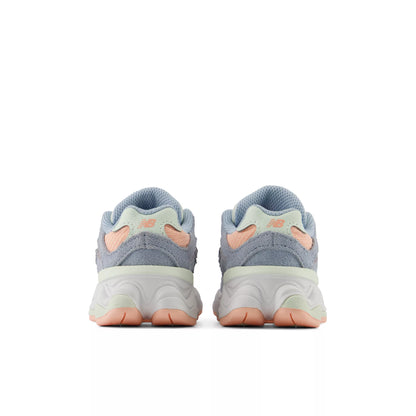 Mint Water With Light Arctic Grey