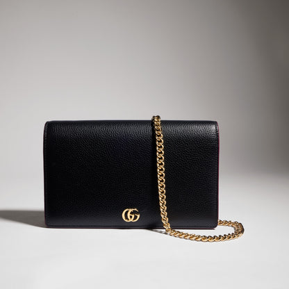 Piel negra y roja