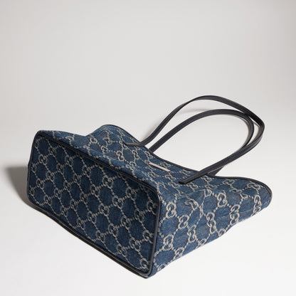 denim azul oscuro con GG