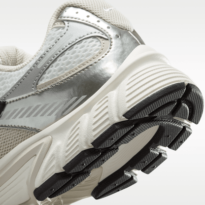Summit White/Sail/Black/Light Orewood Brown