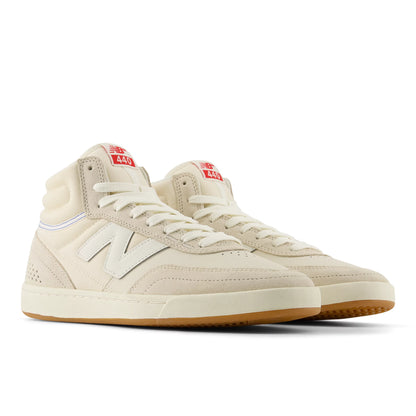 Timberwolf With White