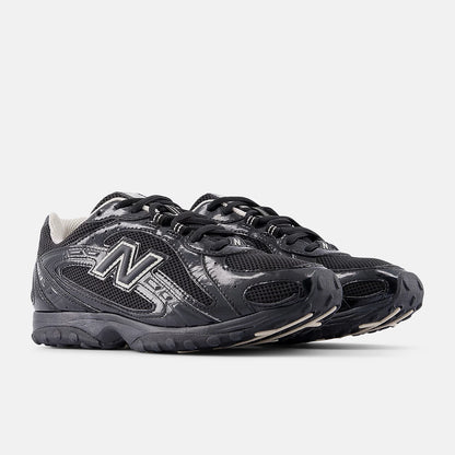 Black With Timberwolf