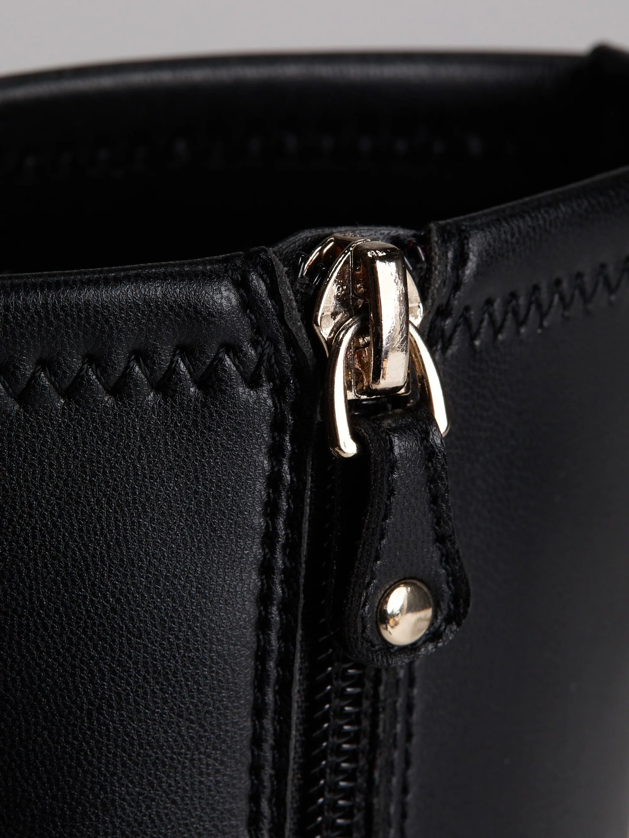Black 001