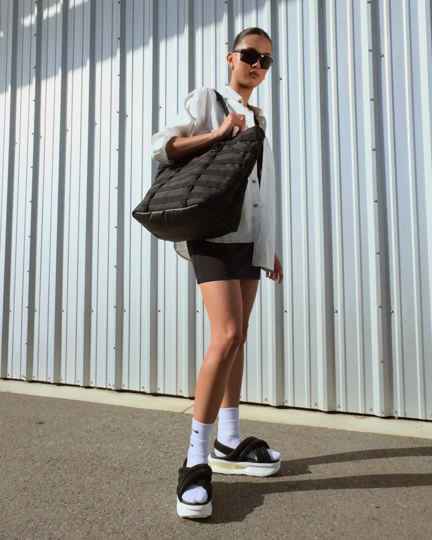 Black/Sail