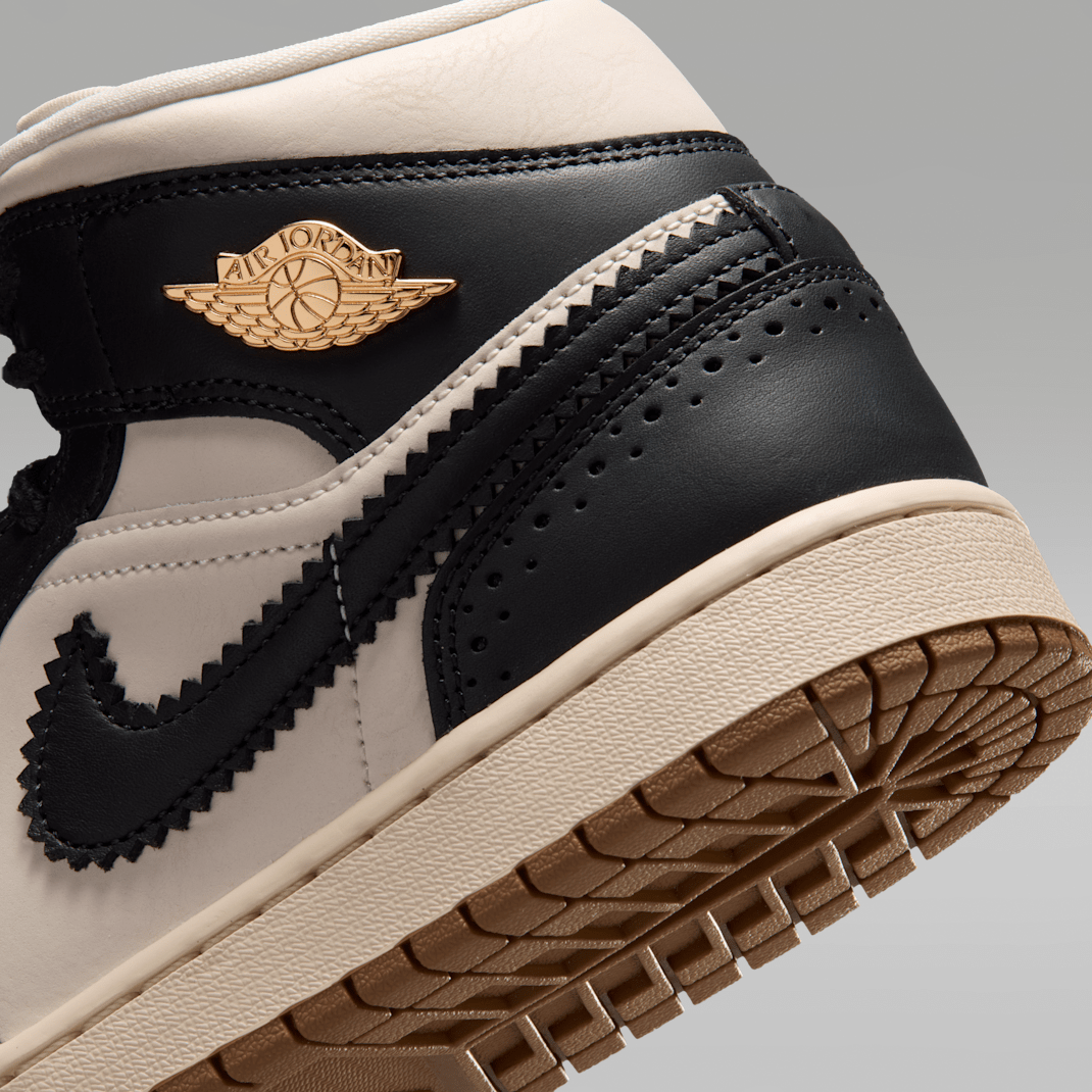 Off Noir/Chalk/Pearl White/Chalk