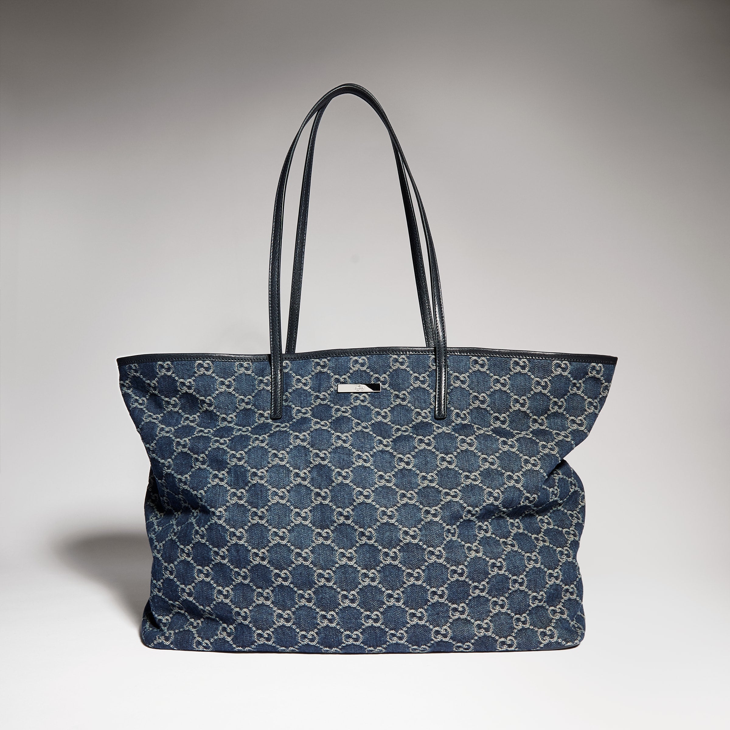 denim azul oscuro con GG