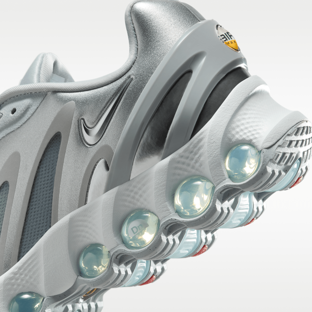 Wolf Grey/Off White/Off White/Metallic Silver