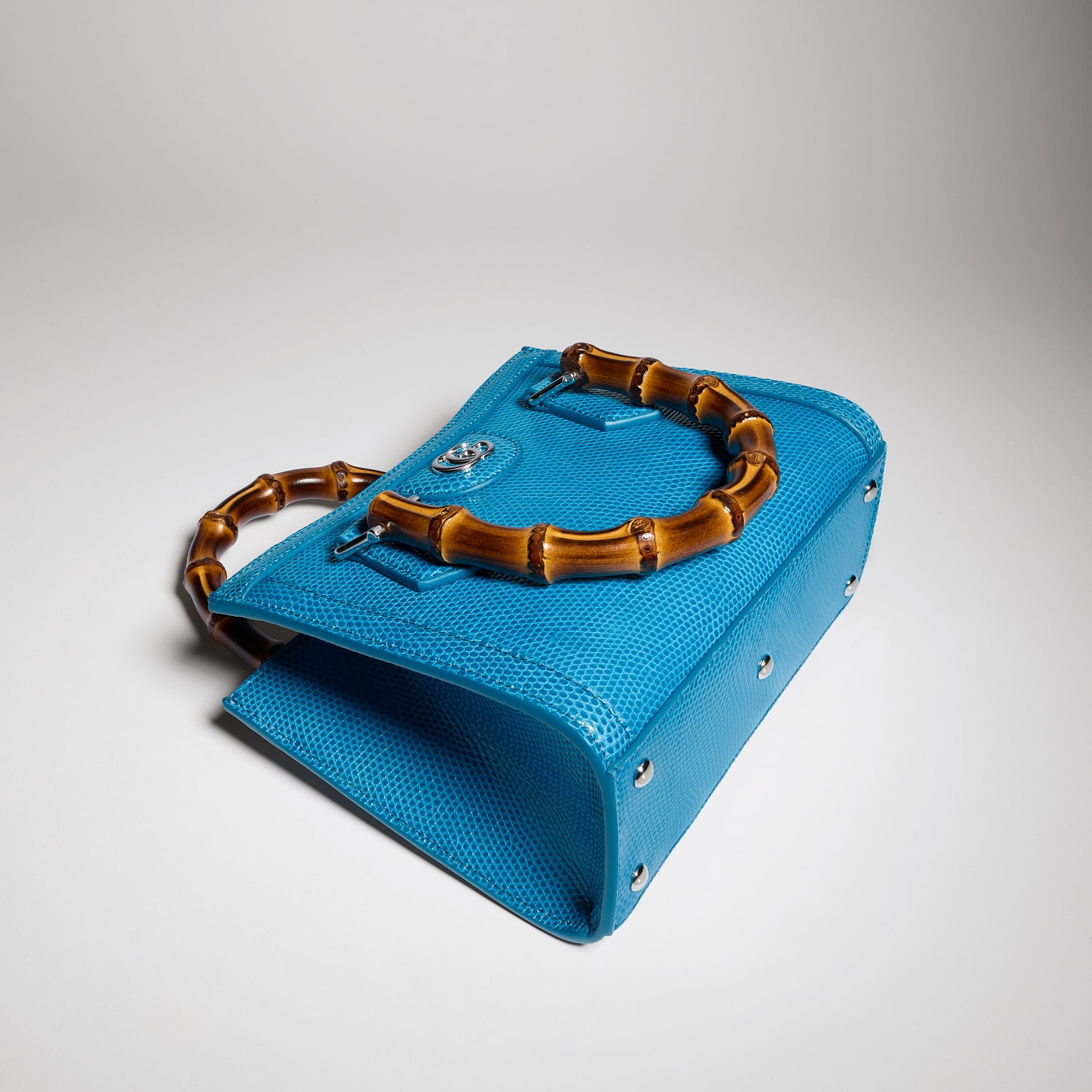 azul celeste