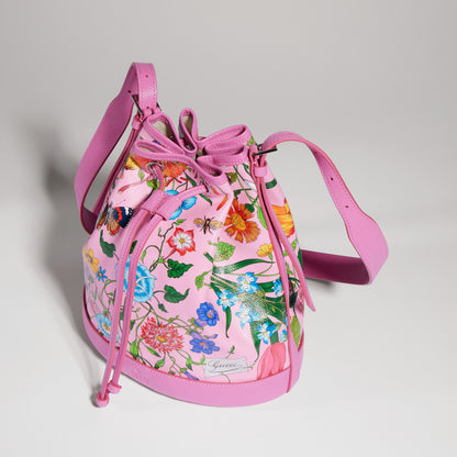 lona rosa y multicolor