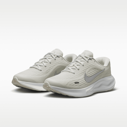 Summit White/Barely Green/White/Metallic Silver