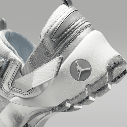 Wolf Grey/Reflective Silver/Summit White