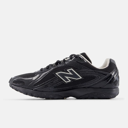 Black With Timberwolf