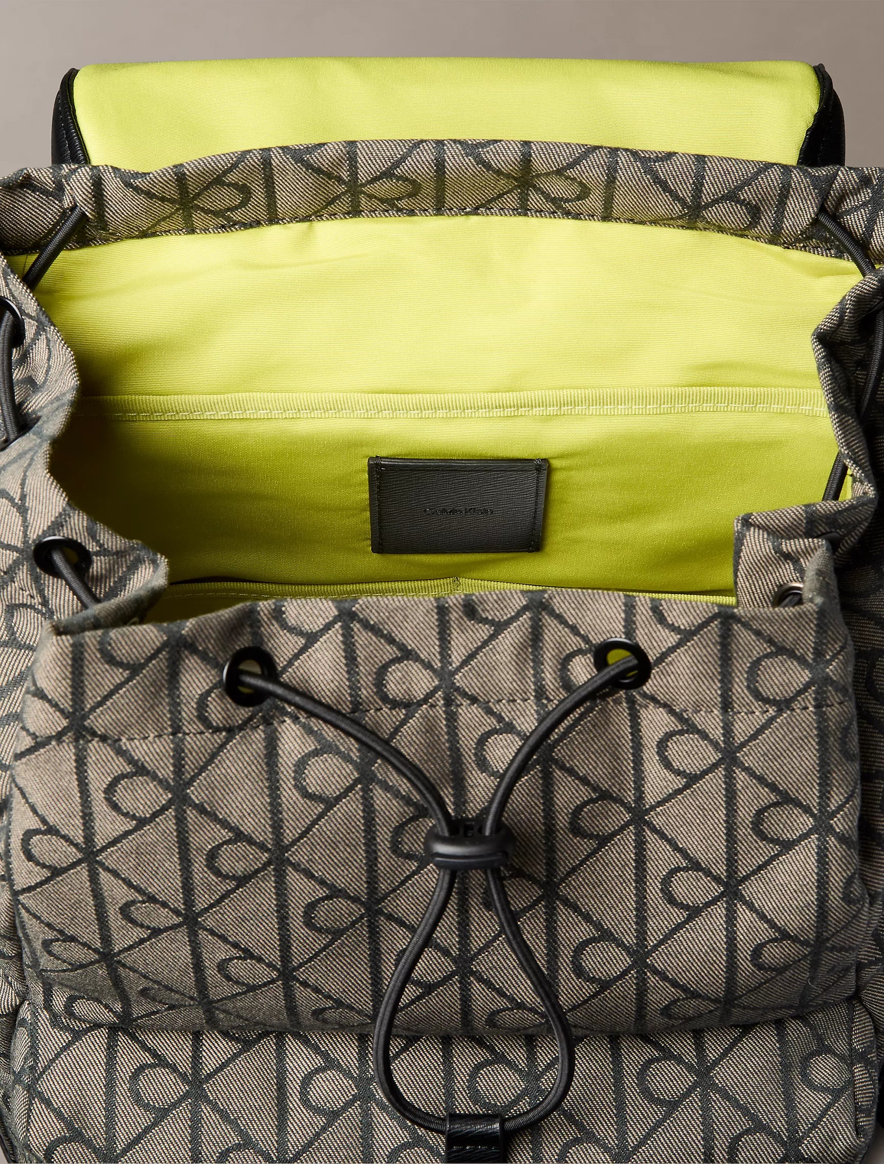 Lotus Beige / Black Aop