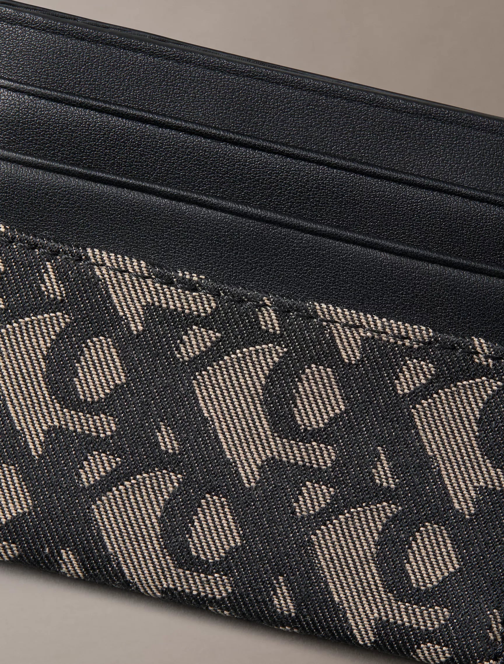 Black / Lotus Beige Aop