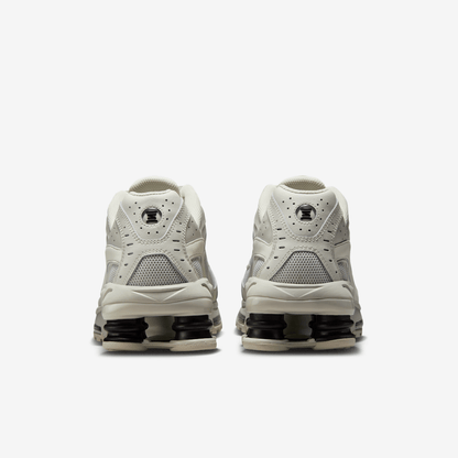 Light Bone/Black/Metallic Black