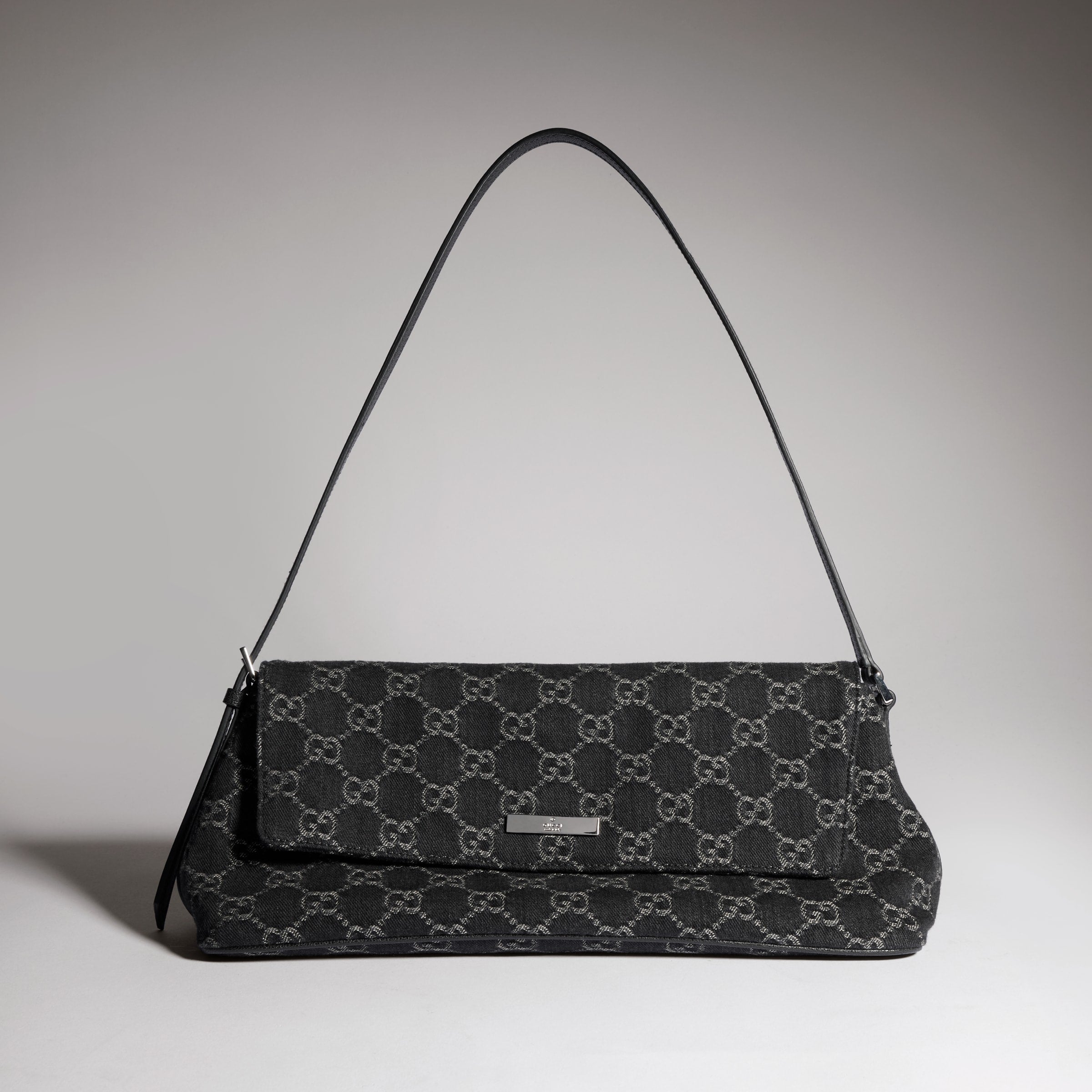 denim negro con GG