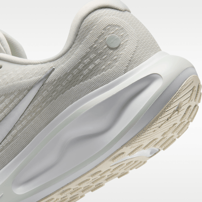 Summit White/Barely Green/White/Metallic Silver
