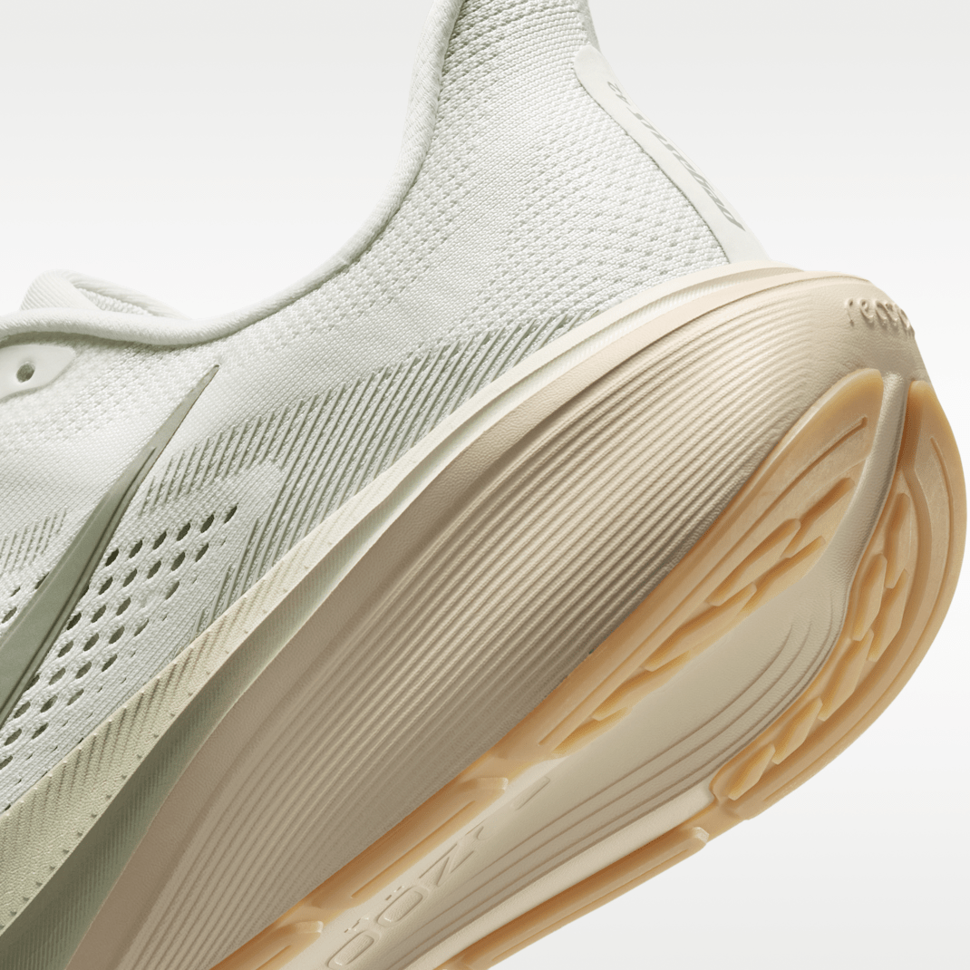 Spruce Aura/Pale Ivory/Sanddrift/Jade Horizon