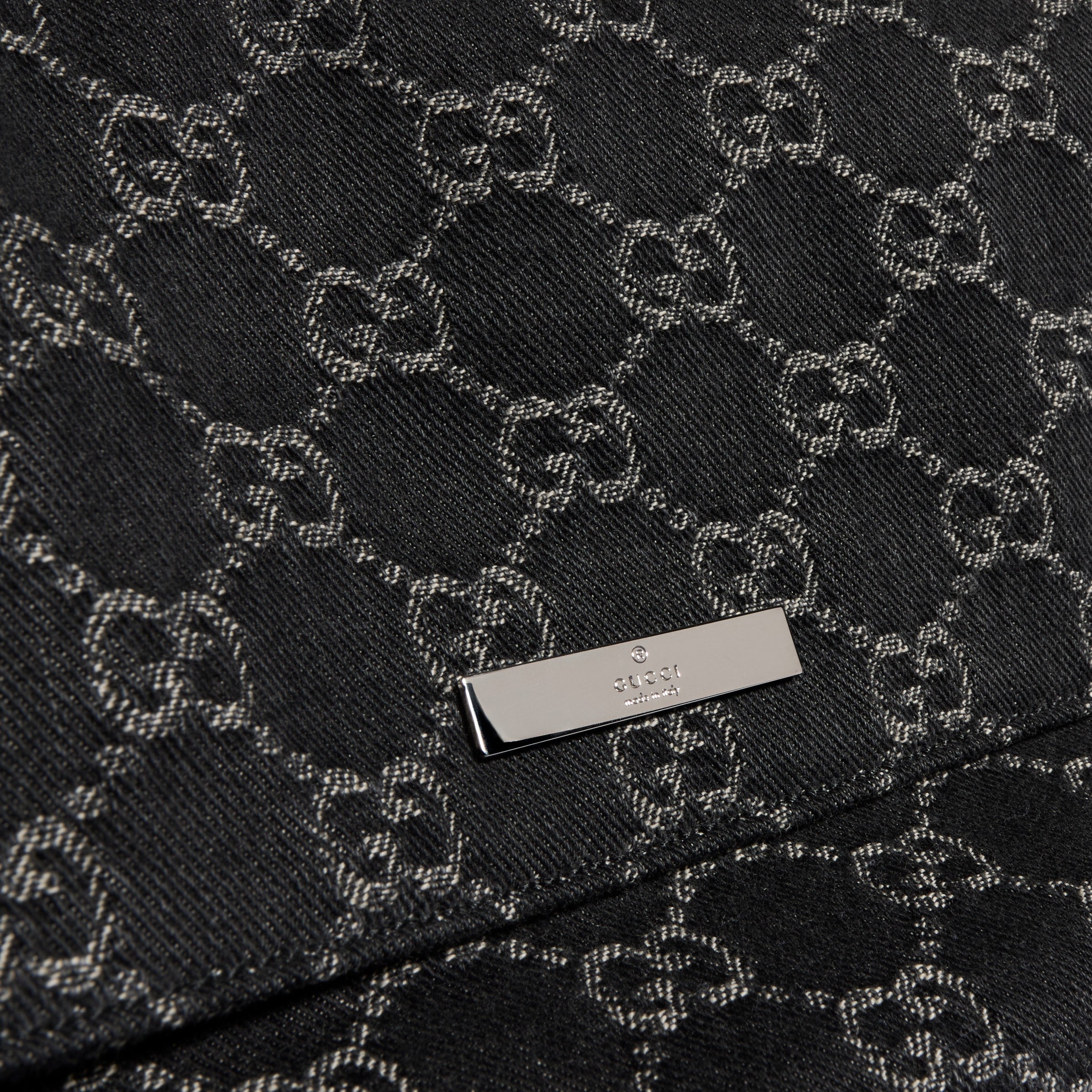 denim negro con GG