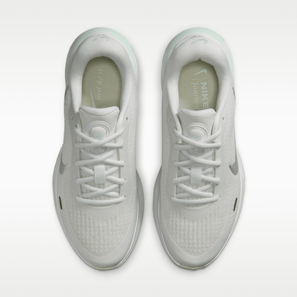 Summit White/Barely Green/White/Metallic Silver