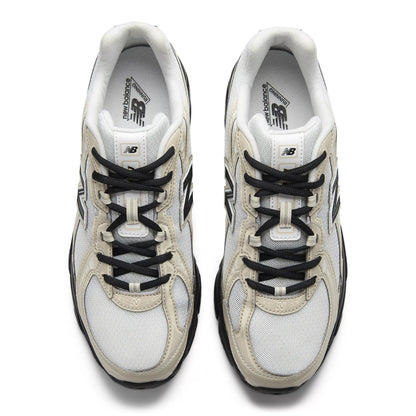 Timberwolf With White