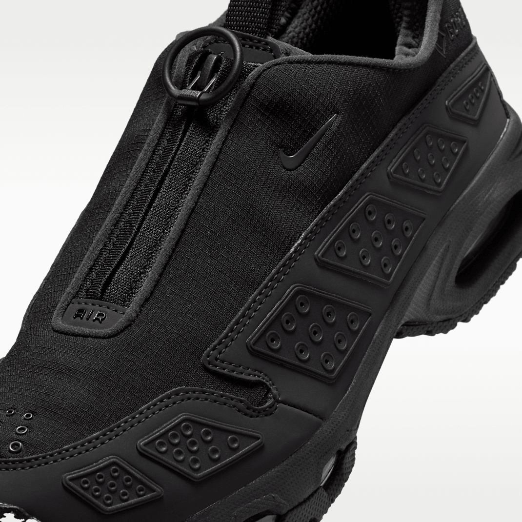 Black/Dark Smoke Grey
