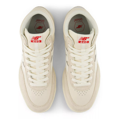 Timberwolf With White