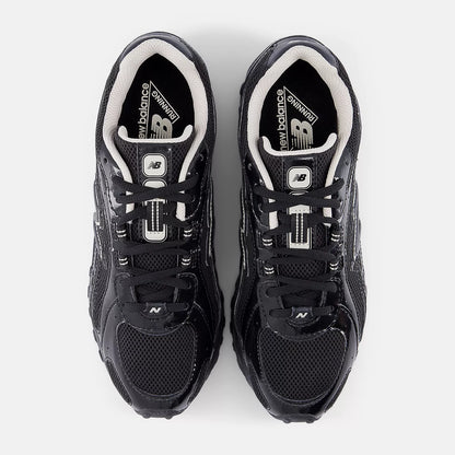 Black With Timberwolf