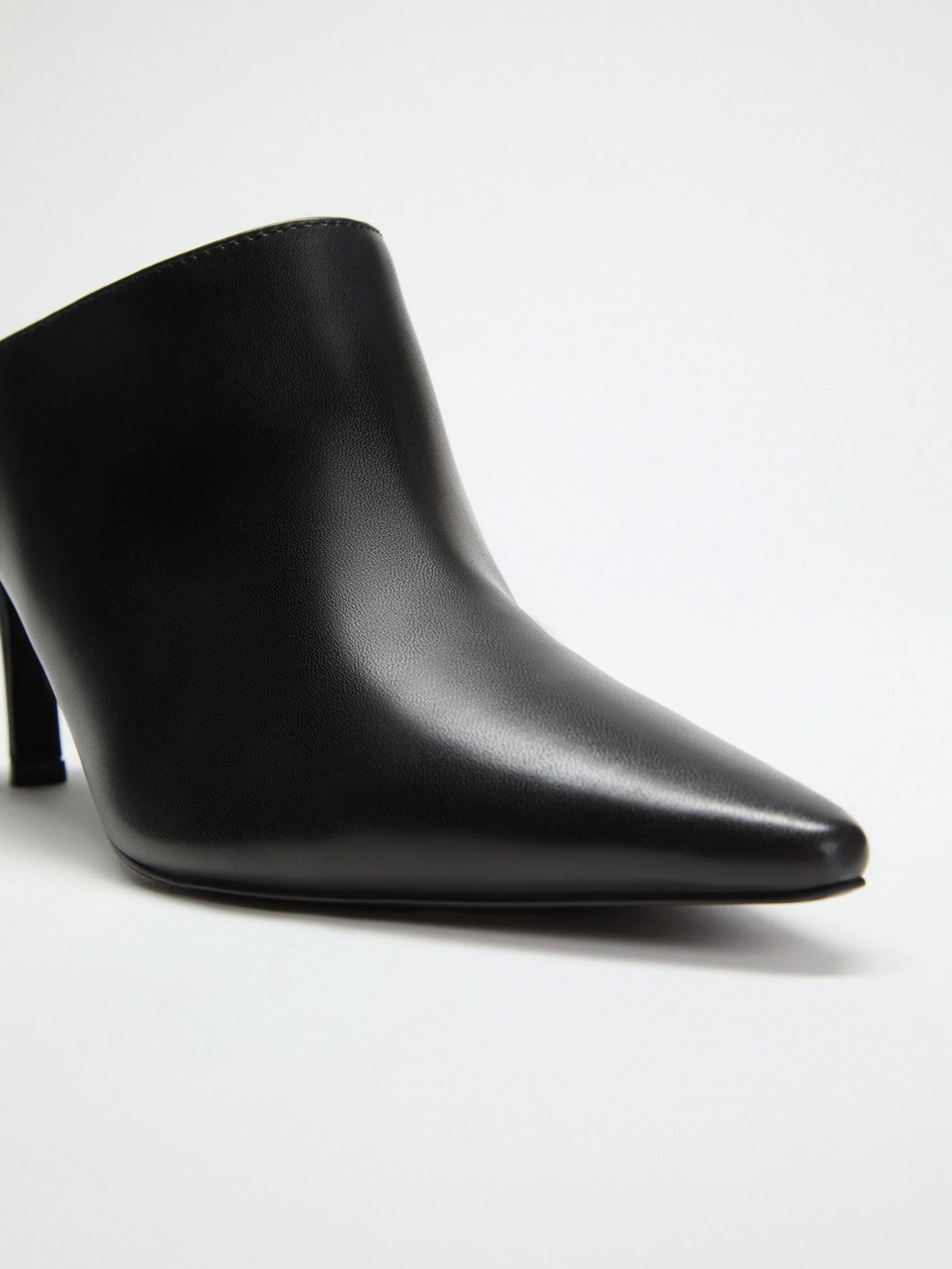Black 002
