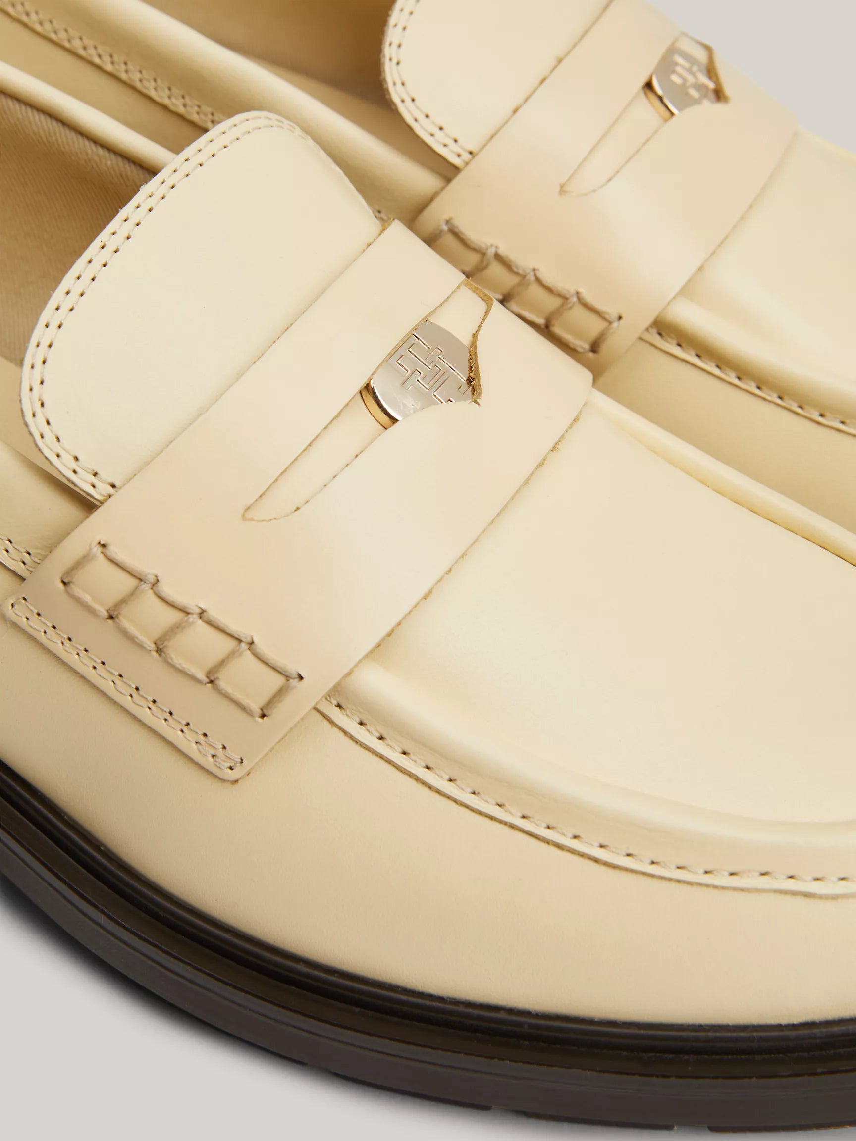 Country Ivory