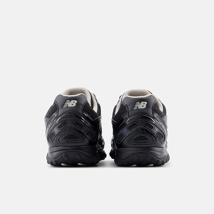Black With Timberwolf