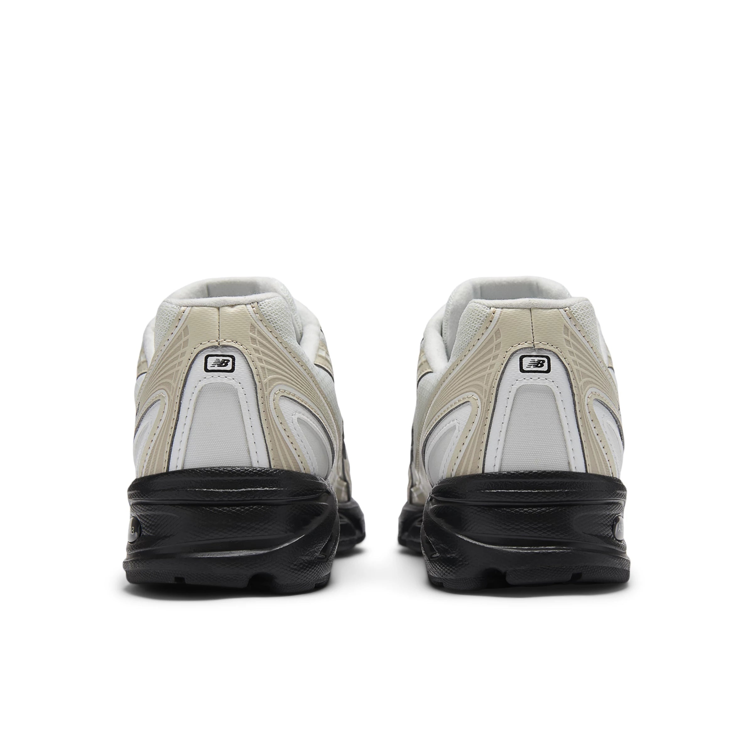 Timberwolf With White