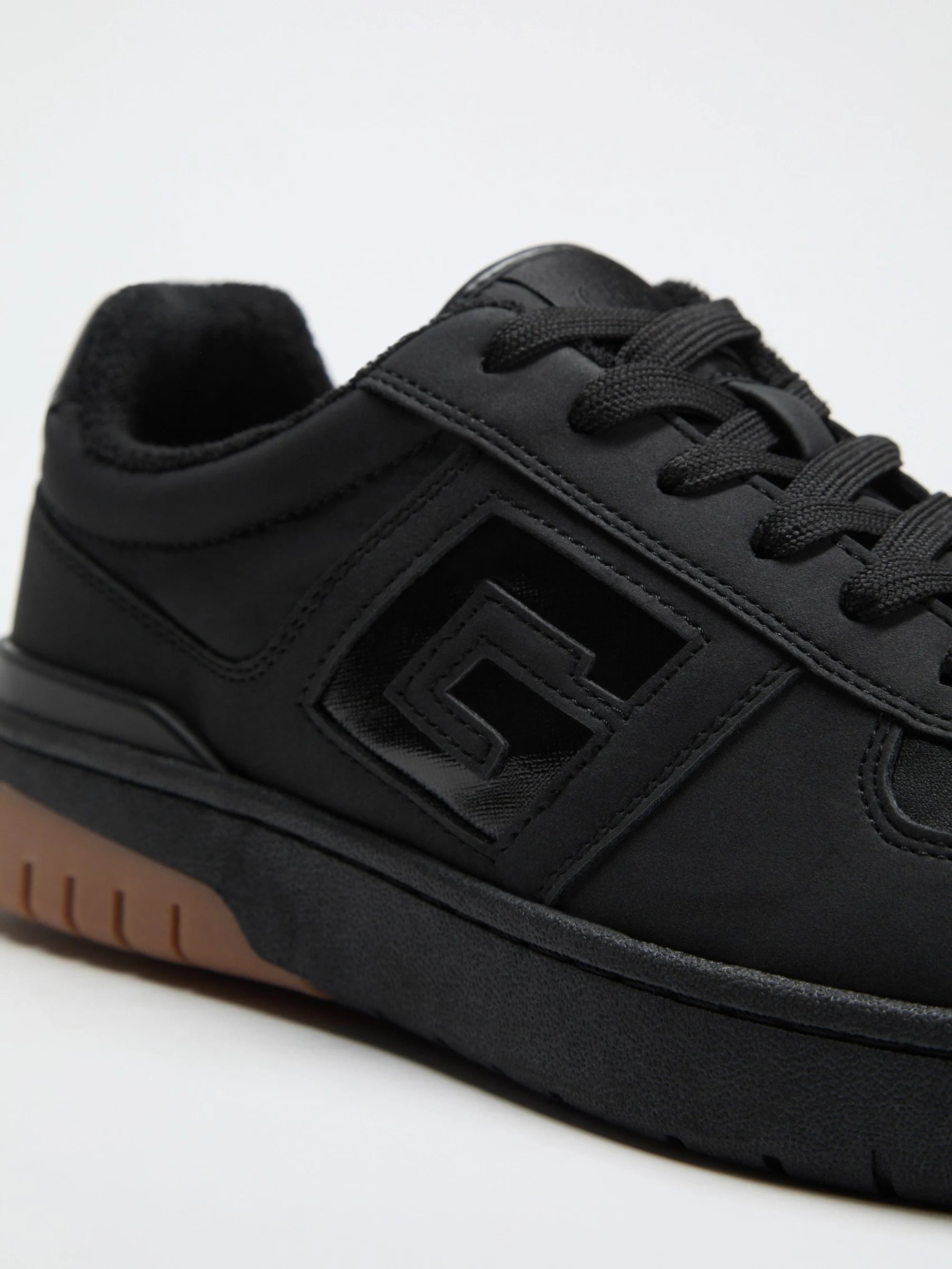 Black 001