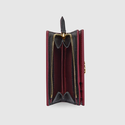 Piel negra y roja