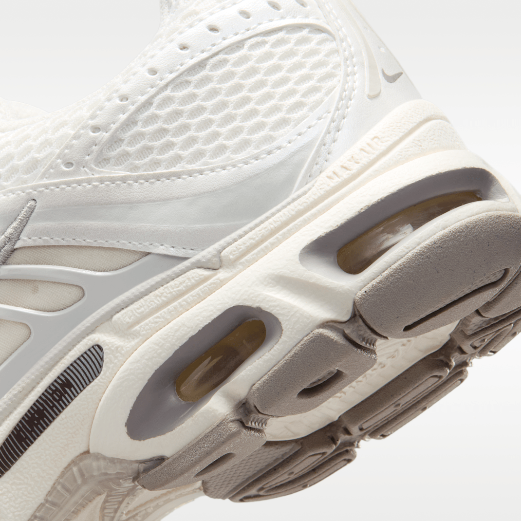 Phantom/Light Bone/Sail/Metallic Summit White