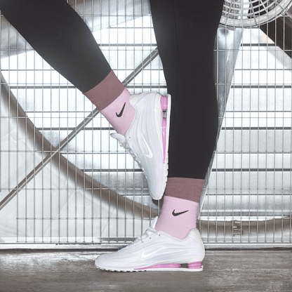 White/Light Magenta