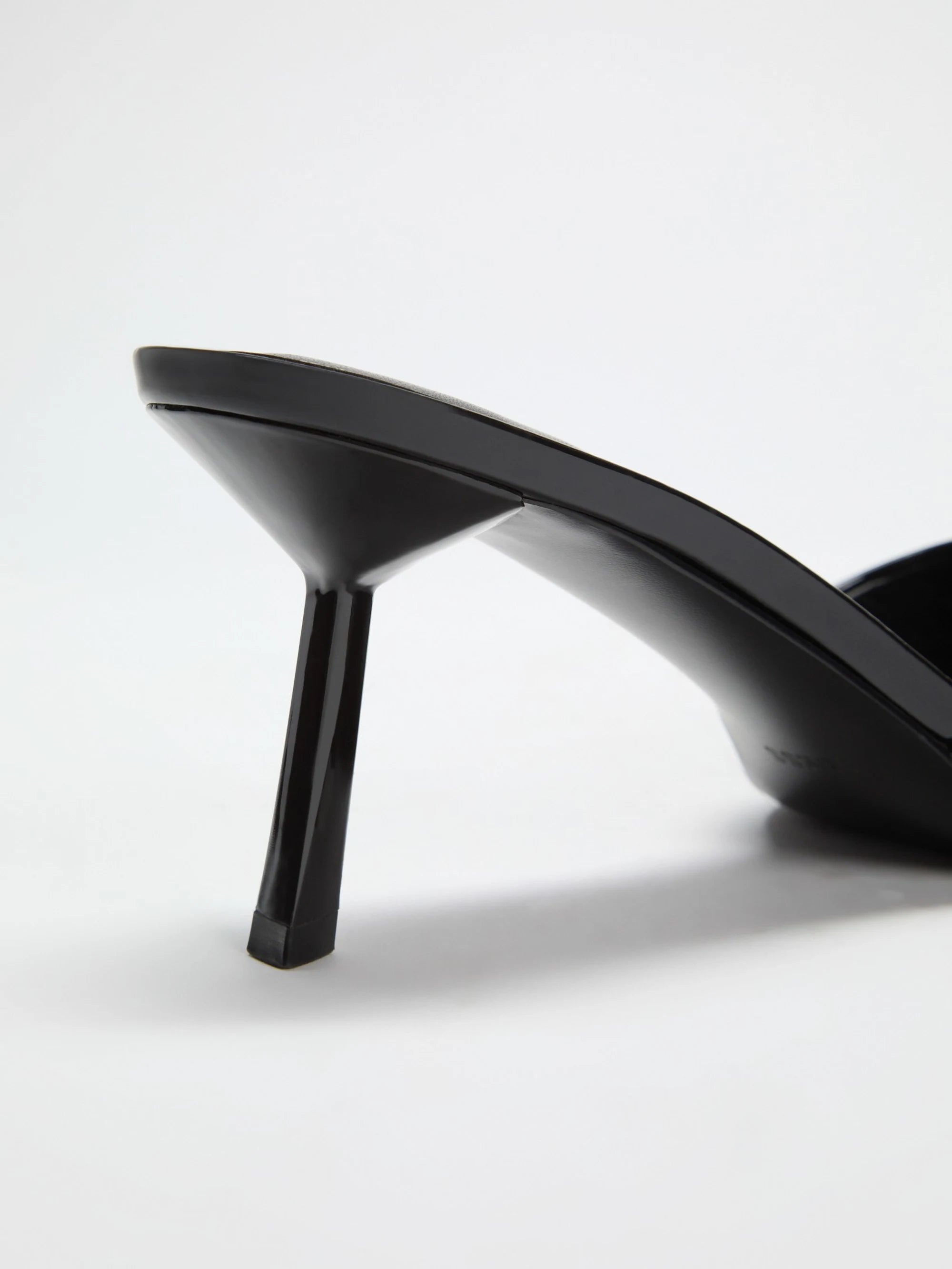 Black 001